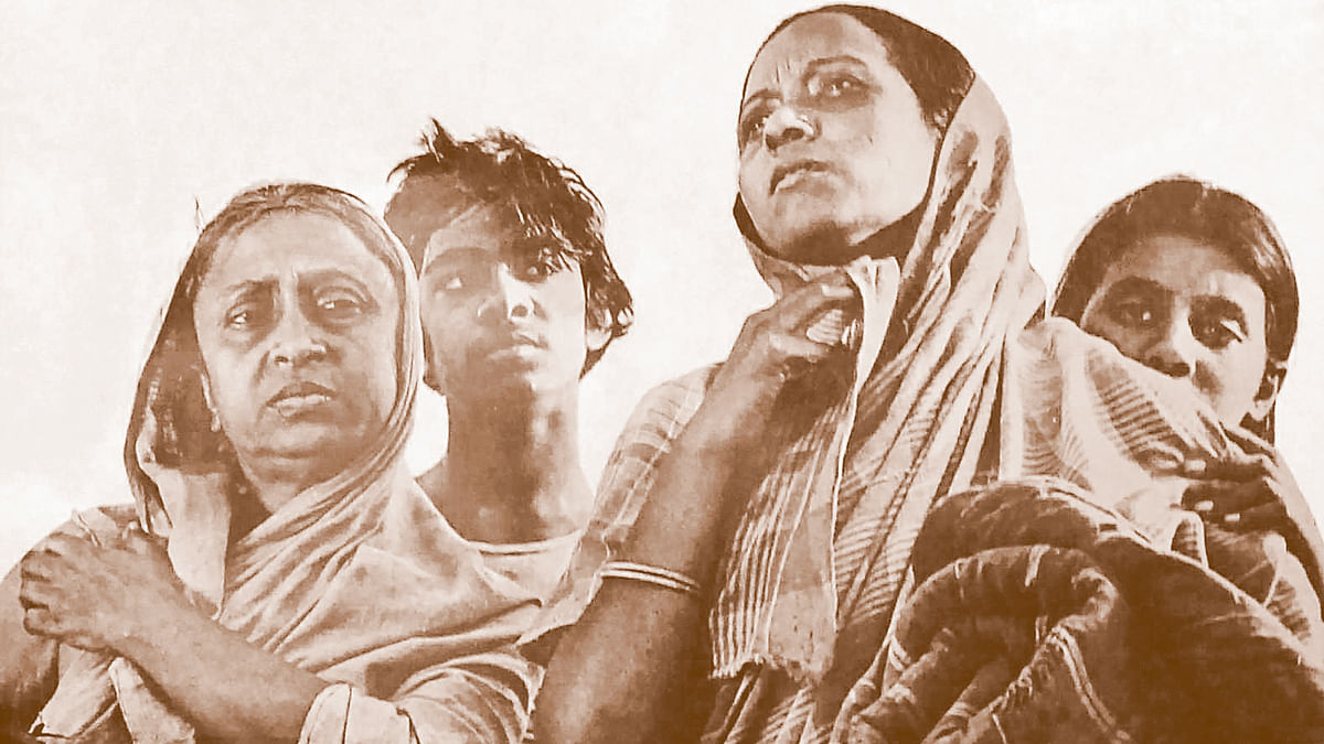 সফল চলচ্চিত্র সংসদ আন্দোলনের ফসল সূর্য দীঘল বাড়ী। ছবিটি ১৯৭৯ সালে মুক্তি পায়