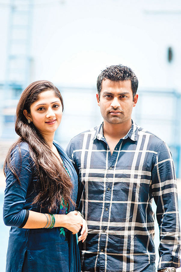 স্ত্রী আয়েশার সঙ্গে