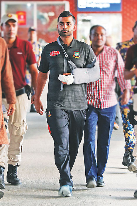 চোট তাঁর পিছু ছাড়ে না