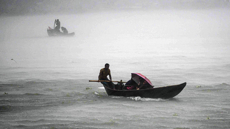 চলছে আষাঢ়, এখন বর্ষাকাল। ছবি: হাসান রাজা