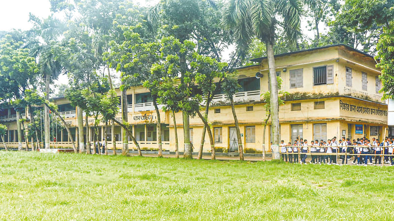 বগুড়া জিলা স্কুলের ছাত্র হিসেবেই ম্যাট্রিক পাস করেন হুমায়ূন আহমেদ। ছবি: সোয়েল রানা