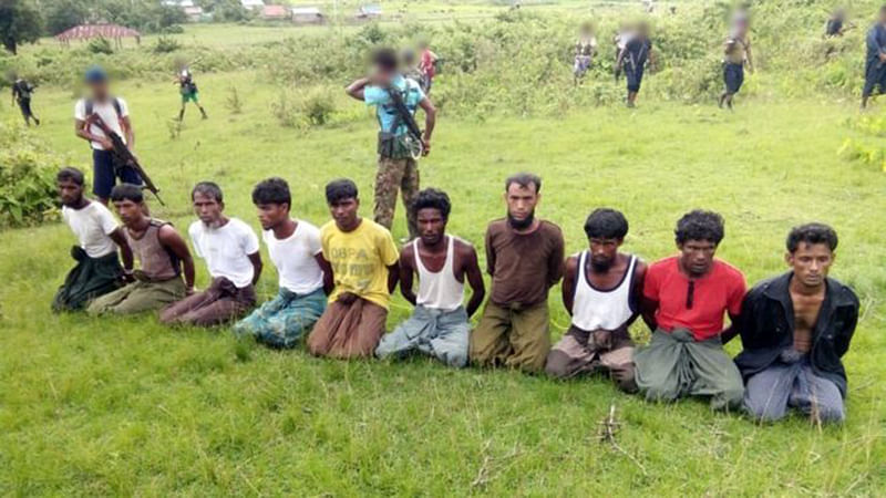 রাখাইনে রোহিঙ্গাদের বিরুদ্ধে মানবতাবিরোধী অপরাধ ও যুদ্ধাপরাধ সংঘটনে অভিযোগ রয়েছে মিয়ানমারের কর্তৃপক্ষের বিরুদ্ধে। ছবি: রয়টার্স