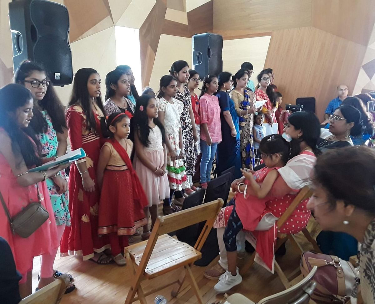 বাংলা গানের স্কুলের সংগীত উৎসবের একটি দৃশ্য