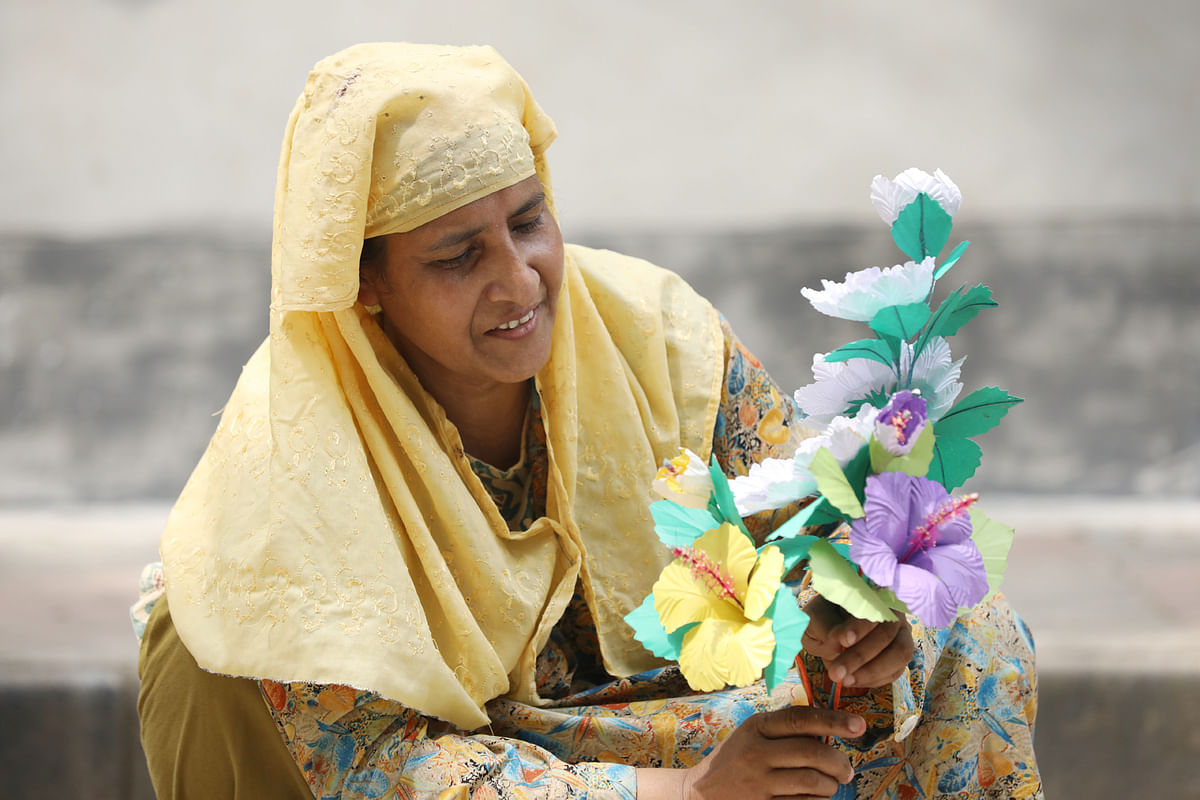 হাস্যোজ্জ্বল সাহারা। খিলগাঁও, ঢাকা, ২১ আগস্ট। ছবি: আবদুস সালাম