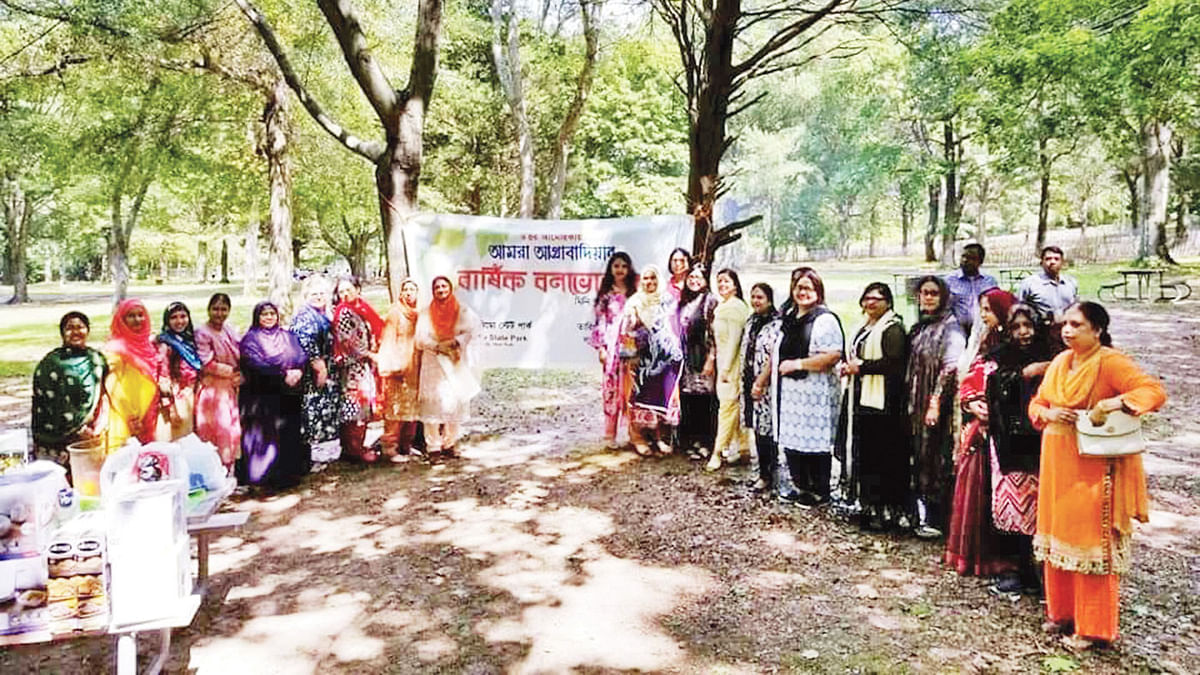 ‘আমরা আগ্রাবাদিয়ান’ ব্যানারে অনুষ্ঠিত বনভোজনে আগত অতিথিরা।