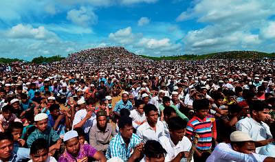 উখিয়া-টেকনাফের ৩৪টি আশ্রয়শিবিরের বাসিন্দাদের মধ্যে এসব টিভি চ্যানেলের একধরনের জনপ্রিয়তা তৈরি হয়েছে। ফাইল ছবি