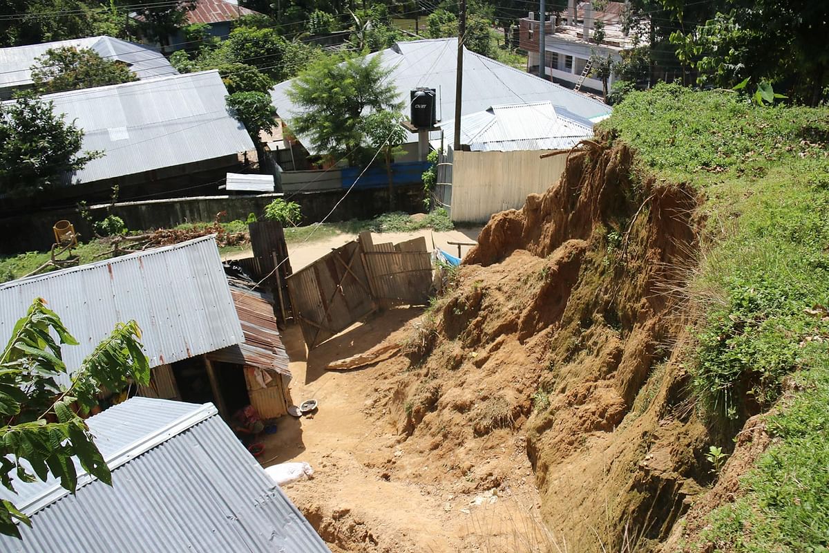 পাহাড় কেটে অবৈধভাবে নির্মাণ করা বসতি।