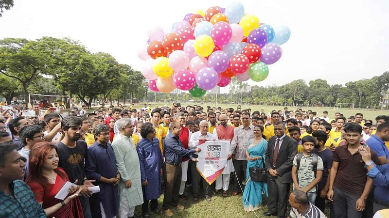 বিজ্ঞানচিন্তা-বিকাশ আয়োজিত বিজ্ঞান উৎসবের জাতীয় পর্বের উদ্বোধন। ঢাকা রেসিডেনসিয়াল মডেল কলেজ, ২৭ সেপ্টেম্বর। ছবি: দীপু মালাকার