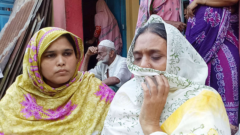 বুয়েট শিক্ষার্থী নিহত আবরার ফাহাদের মা রোকেয়া খাতুনের কান্না থামছেই না। রায়ডাঙ্গা গ্রাম, কুমারখালী, কুষ্টিয়া, ১০ অক্টোবর। ছবি: তৌহিদী হাসান