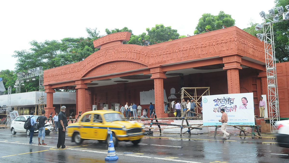 কার্নিভ্যালের প্রস্তুতিতে সাজছে কলকাতার রেড রোড। ছবি: ভাস্কর মুখার্জি