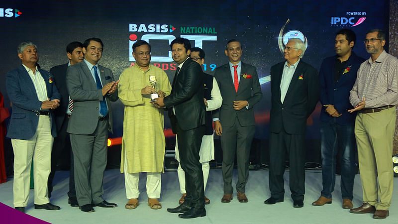 বিজনেস সার্ভিসেস আইসিটি সার্ভিস সল্যুশনসে পুরস্কার পেয়েছে হ্যালোটাস্ক । ছবি: বেসিসের সৌজন্যে