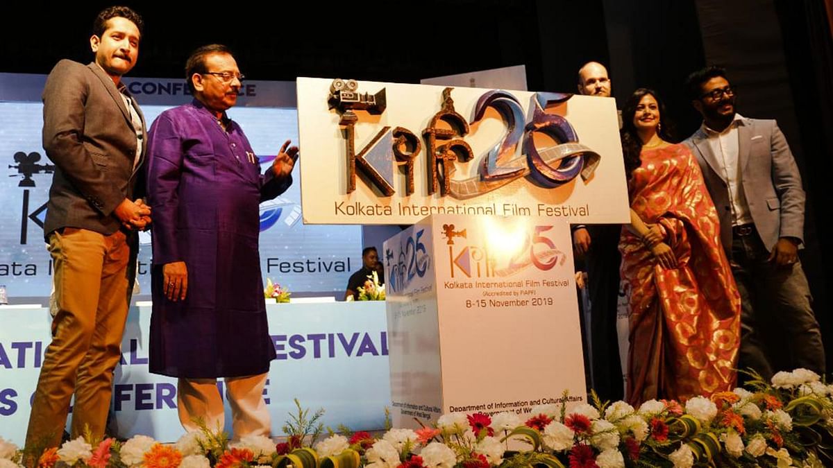 আজ সংবাদ সম্মেলনে ২৫তম কলকাতা আন্তর্জাতিক চলচ্চিত্র উৎসবের লোগো উন্মোচন করা হয়। ছবি: ভাস্কর মুখার্জি