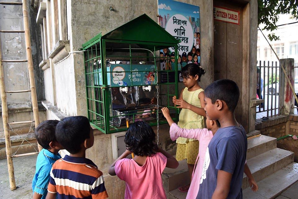 রাজধানীর গুলশানে ডা. ফজলে রাব্বী পার্কে বিশুদ্ধ খাবার পানি সরবরাহ করার ব্যবস্থা নেওয়া হয়েছে। ছবি: প্রথম আলো