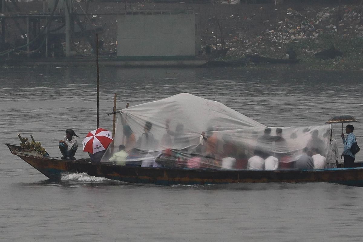 থেমে থেমে ছিল দমকা হাওয়া