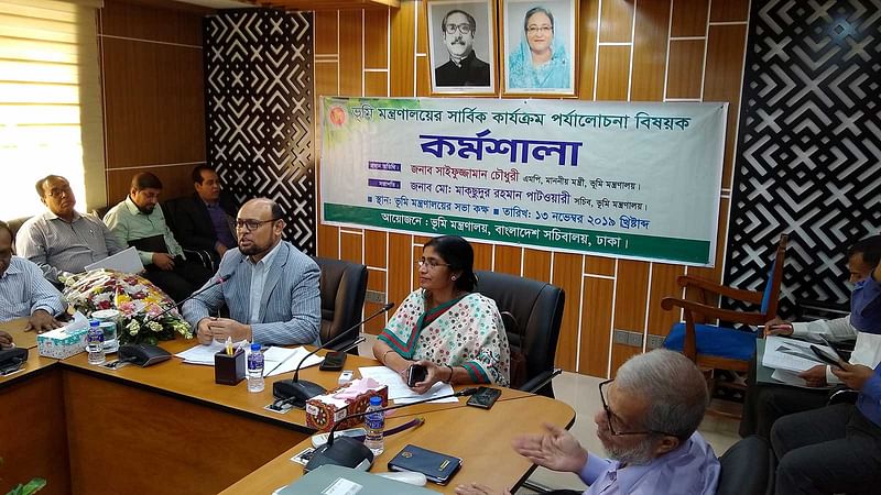 ‘ভূমি মন্ত্রণালয়ের সার্বিক কার্যক্রম পর্যালোচনা’ শীর্ষক একটি কর্মশালার উদ্বোধনী অনুষ্ঠানে বক্তব্য দেন ভূমিসচিব মো. মাক্‌ছুদুর রহমান পাটওয়ারী। ছবি: সংগৃহীত