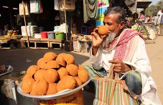 খেজুরের গুড় অনেকেরই পছন্দের। প্রথম আলো ফাইল ছবি