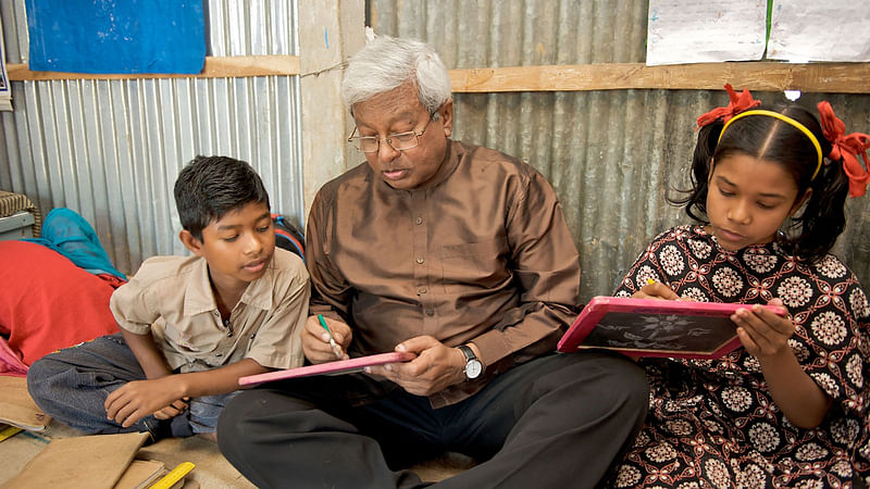 স্যার আবেদের ‘উপানুষ্ঠানিক প্রাথমিক শিক্ষা’র মডেল সর্বজনীন প্রাথমিক শিক্ষায় লক্ষ্য অর্জনে গুরুত্বপূর্ণ ভূমিকা পালন করেছে