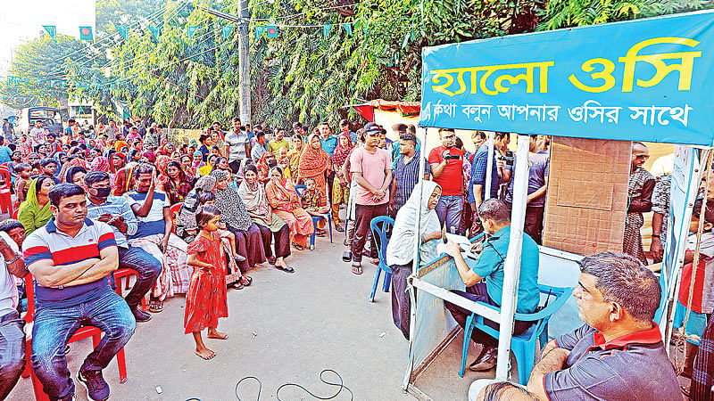 হ্যালো ওসি কার্যক্রমের আওতায় নগরের পাথরঘাটায় গিয়ে লোকজনের অভিযোগ শোনেন কোতোয়ালি থানার ভারপ্রাপ্ত কর্মকর্তা (ওসি) মোহাম্মদ মহসীন। অনেক সমস্যার সমাধান দেন তাৎক্ষণিকভাবে। সম্প্রতি ব্রিকফিল্ড রোড এলাকায়।  জুয়েল শীল