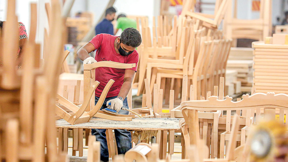 হাতিলের আসবাব এখন রপ্তানি হয় ১০টি দেশে, যা তৈরি হয় সাভারের কারখানায়। ছবি: সাইফুল ইসলাম