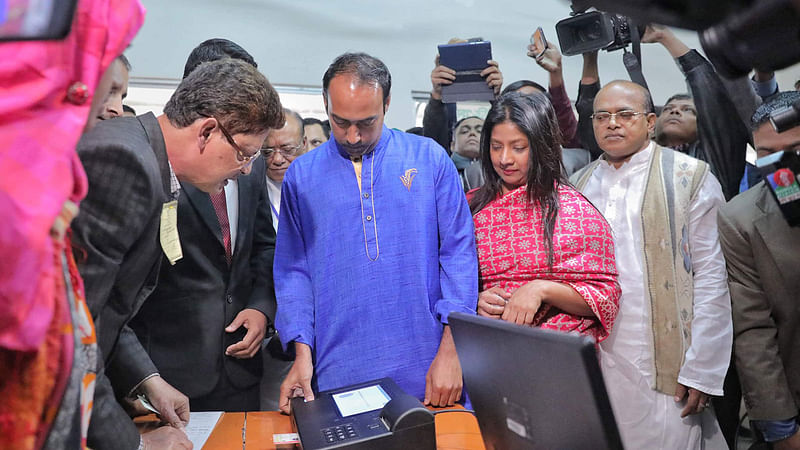 ঢাকা উত্তরের বিএনপির মেয়র প্রার্থী তাবিথ আউয়াল সকালে গুলশানের মানারাত ইন্টারন্যাশনাল স্কুলে ভোট দেন। ঢাকা, ১ ফেব্রুয়ারি। ছবি: সাইফুল ইসলাম