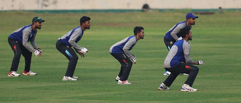 জিম্বাবুয়ের বিপক্ষে টেস্টে নামার আগে মুমিনুলদের অভয় দিলেন বিসিবি একাদশের অধিনায়ক আল-আমিন। ছবি: শামসুল হক