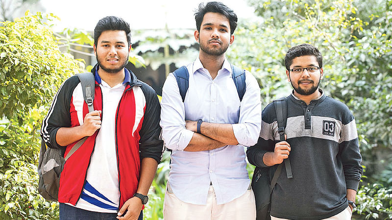 আহ্ছানউল্লা বিজ্ঞান ও প্রযুক্তি বিশ্ববিদ্যালয়ের এই শিক্ষার্থীরা অংশ নিয়েছিলেন মুম্বাইয়ের আইআইটিতে অনুষ্ঠিত টেক ফেস্টে। ছবি: খালেদ সরকার