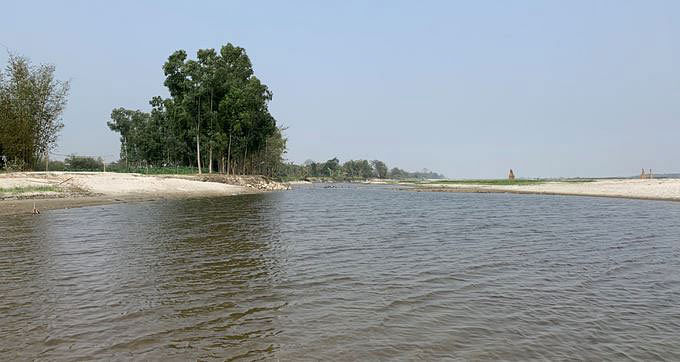 বাংলাদেশ-ভারতের কালীগঞ্জ সীমান্তে তিস্তা নদী। ছবি: লেখক