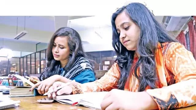 অনেকেরই স্বপ্ন থাকে বিসিএস ক্যাডার হওয়ার। স্বপ্ন পূরণে করতে হয় কঠোন পরিশ্রম