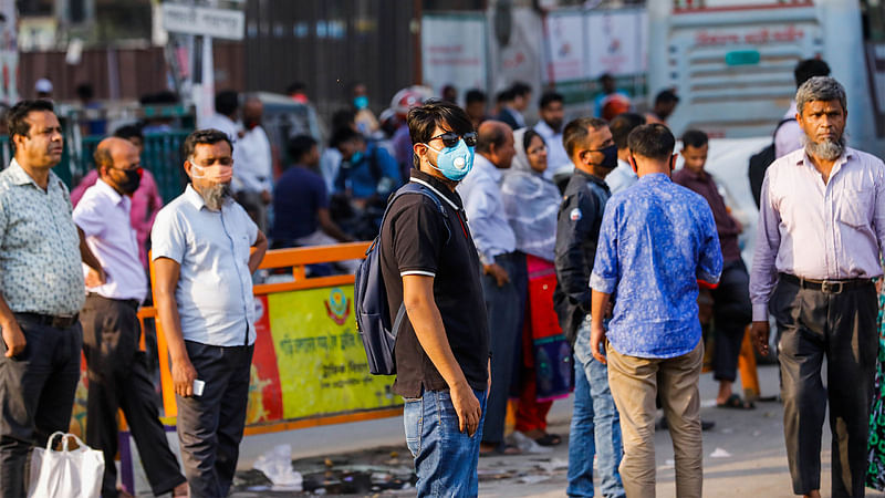 করোনাভাইরাসের কারণে দেশে মাস্ক ব্যবহার বেড়েছে। ছবি: প্রথম আলো