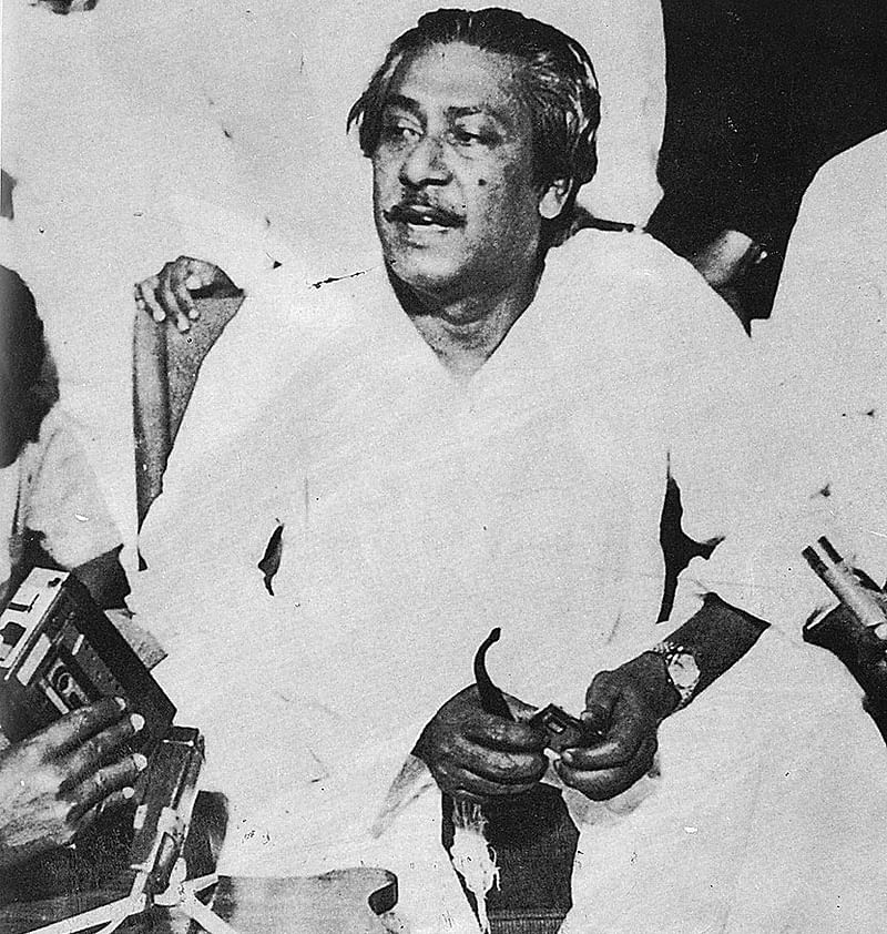 জাতীয় পরিষদের অধিবেশন অনির্দিষ্টকালের জন্য স্থগিতের ঘোষণায় ক্ষুব্ধ বঙ্গবন্ধু। মার্চ ১৯৭১