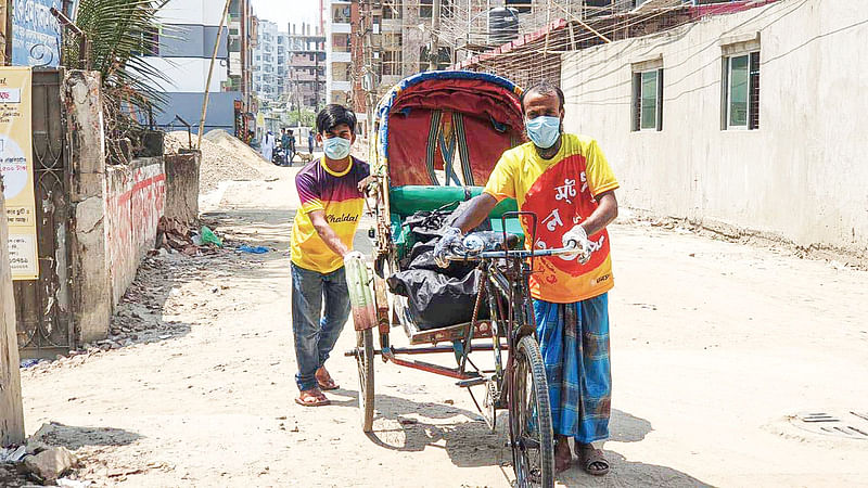 কর্মহীন রিকশাওয়ালাদের যুক্ত করে ঘরে ঘরে পণ্য পৌঁছে দিচ্ছে চালডাল ডটকম