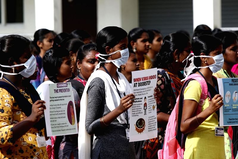 ভারতের কেরালায় করোনাভাইরাসের বিরুদ্ধে সচেতনতামূলক প্রচার চালাচ্ছে তারা। ছবি: আইএএনএস