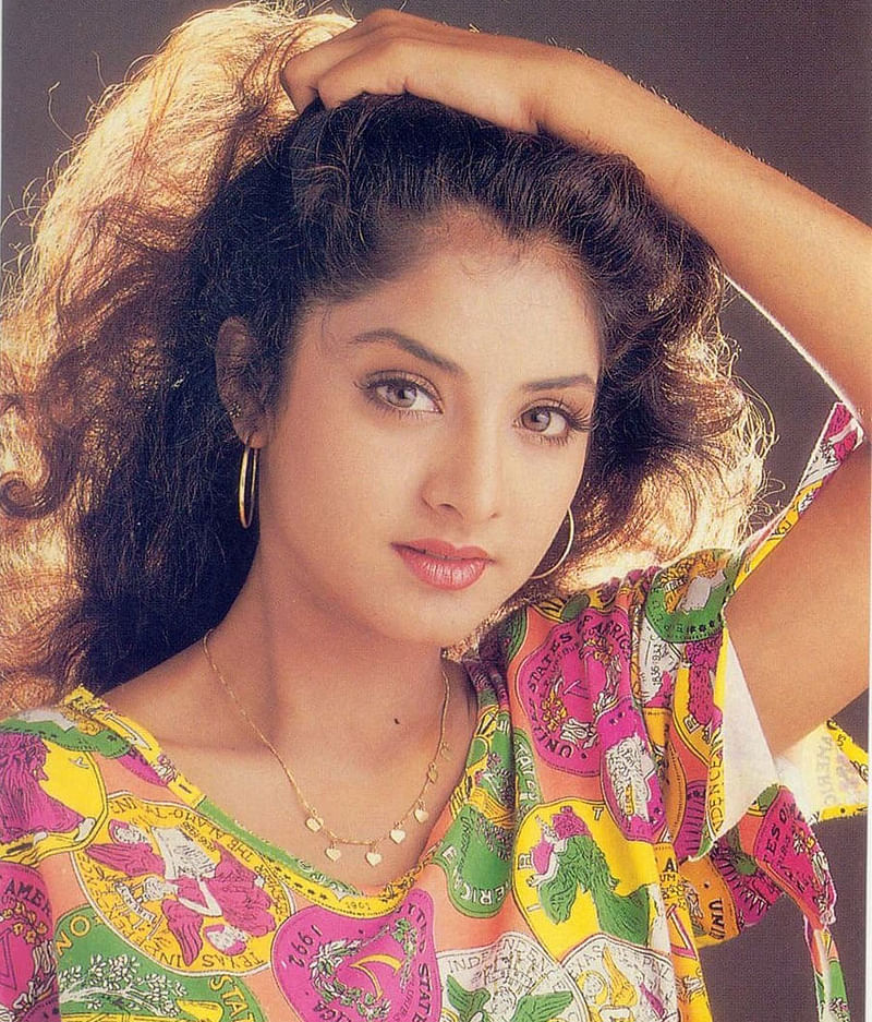 অভিনেত্রী দিব্যা ভারতী। ছবি: ফেসবুক থেকে