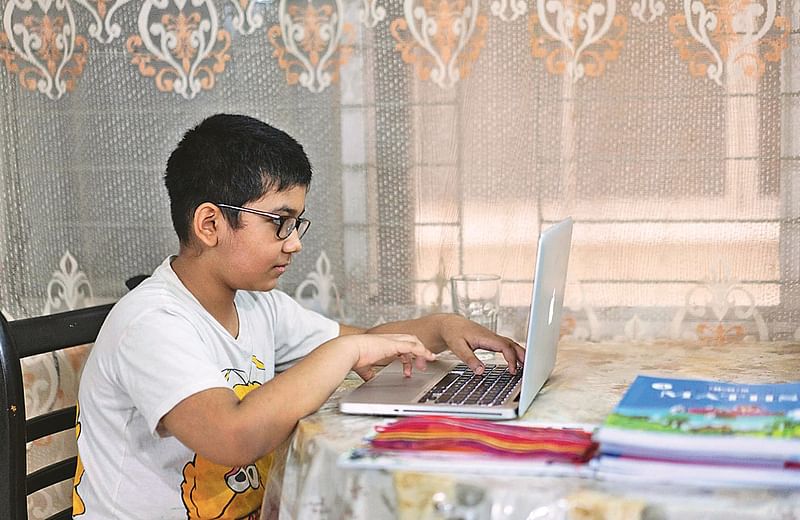 মাধ্যমিকের ৫৭% শিক্ষার্থী অনলাইন ক্লাসে অনুপস্থিত