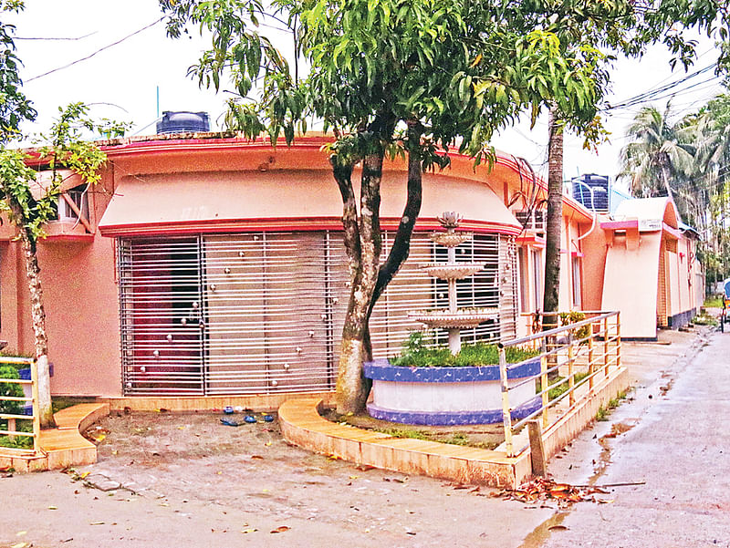 ফরিদপুরের বদরপুরে বরকত রুবেলদের বাড়ি। সম্প্রতি তোলা ছবি। প্রথম আলো