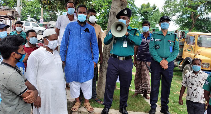 রাজশাহী নগরের ১ নম্বর ওয়ার্ডে বিট পুলিশিং কার্যক্রমের উদ্বোধনী অনুষ্ঠান। আজ বৃহস্পতিবার সকালে। ছবি: প্রথম আলো