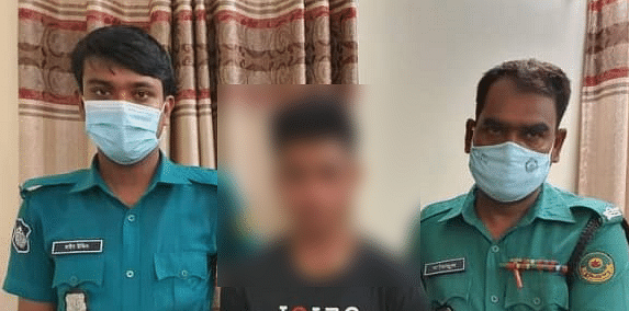চট্টগ্রামে বিবস্ত্র হয়ে নারীর সঙ্গে অশালীন আচরণের অভিযোগে এই কিশোরকে (১৪) আটক করেছে পুলিশ