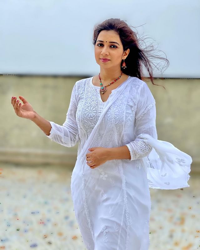 নানা ভাষায় গান গাওয়ার জন্য পরিচিতি আছে শ্রেয়া ঘোষালের