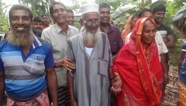 আহাদ আলী ও আমেনা বেগমের বিয়ে নিয়ে আনন্দের শেষ নেই গ্রামবাসীর
