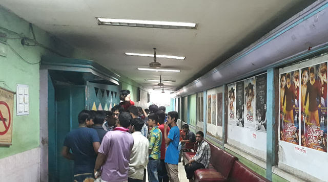 কয়েক মাস ধরেই চলচ্চিত্রসংশ্লিষ্ট ব্যক্তিরা সরকারের কাছে আবেদন করে আসছেন সিনেমা হল খোলার জন্য