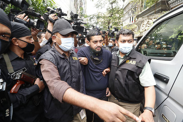 মনির হোসেনকে গ্রেপ্তার করেছে র্যাব।