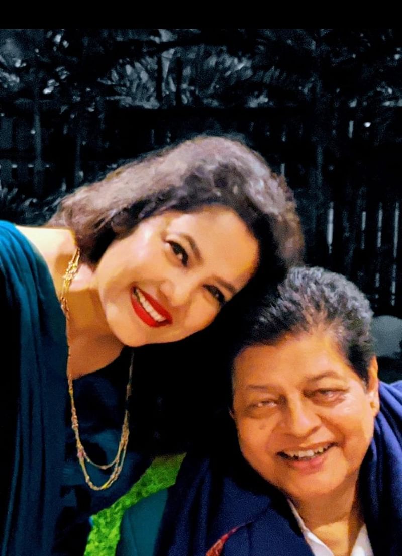 স্ত্রী ফারহানা পাঠান ও আকবর হোসেন পাঠান ফারুক।