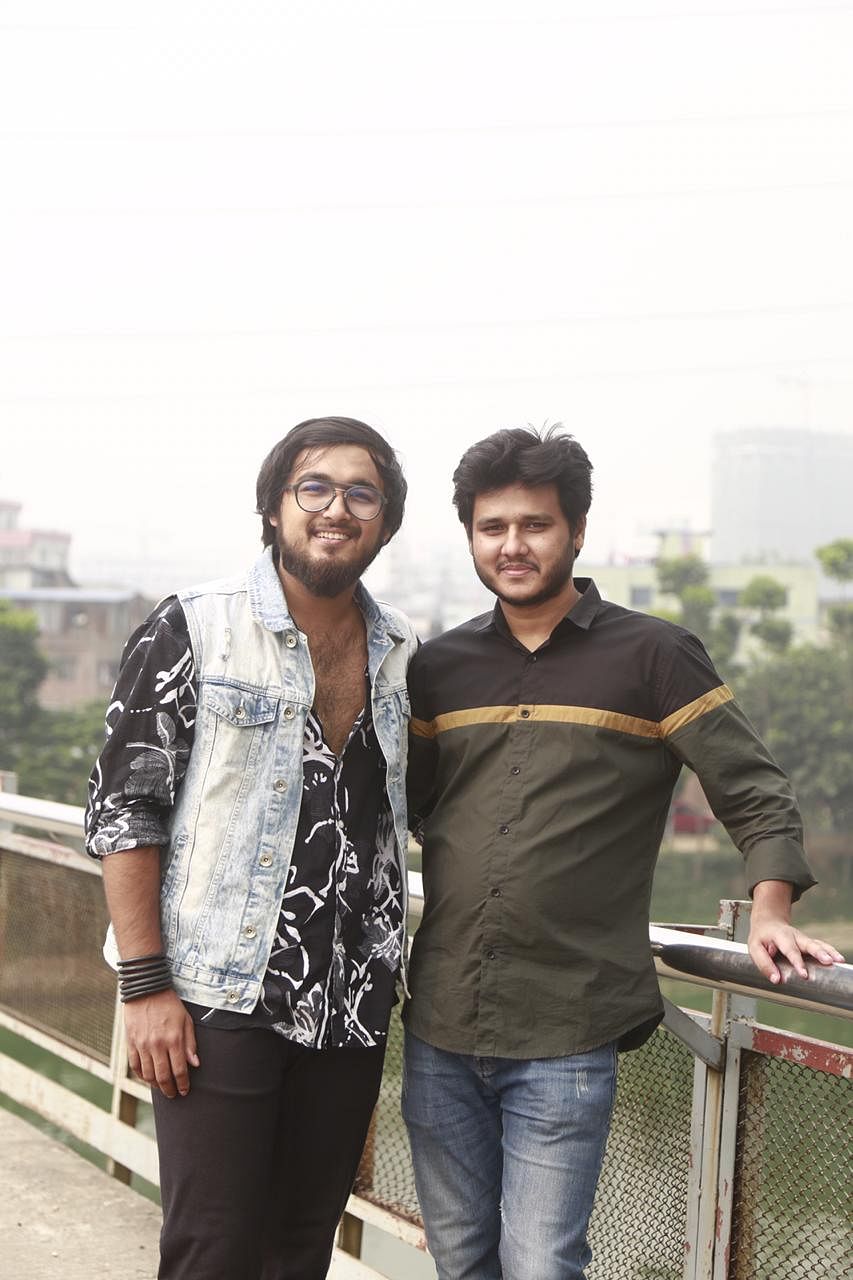 ফটোসেশনে নোবেলের সঙ্গে পরিচালক ইফতেখার শুভ