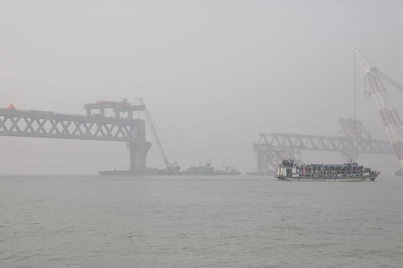 পদ্মা সেতুতে শেষ স্প্যানটি বসানো বাকি