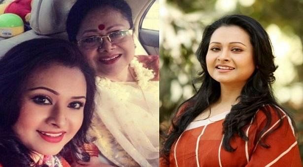 মা জিনাত বরকতুল্লাহর সঙ্গে মেয়ে বিজরী বরকতুল্লাহ