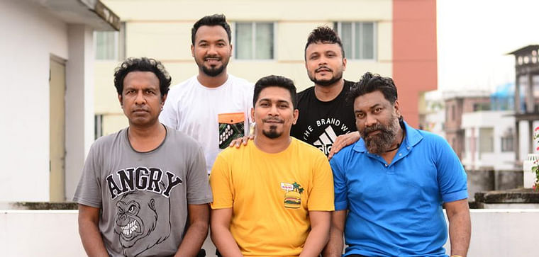 ‘ব্যাচেলর পয়েন্ট’–এর শিল্পীরা এখন নোয়াখালীতে আছেন।