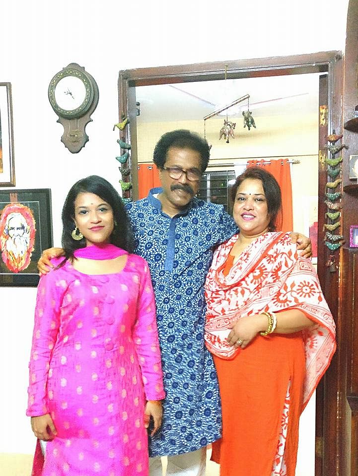মেয়ের সঙ্গে তারা দুজন