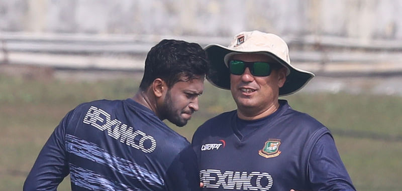 সাকিব আল হাসানের বল খেলে মজা পেলেন ডমিঙ্গো