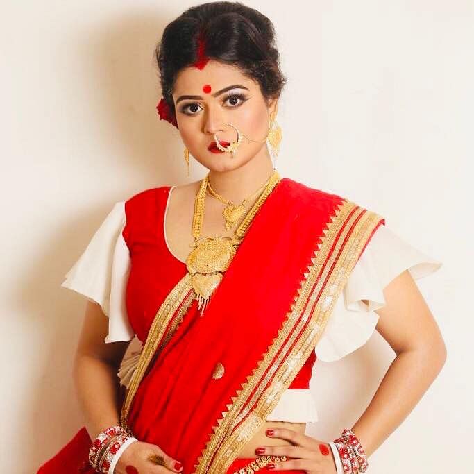 গতকাল রাতে সড়ক দুর্ঘটনায় মারা গেছেন তরুণ অভিনেত্রী আশা চৌধুরী।