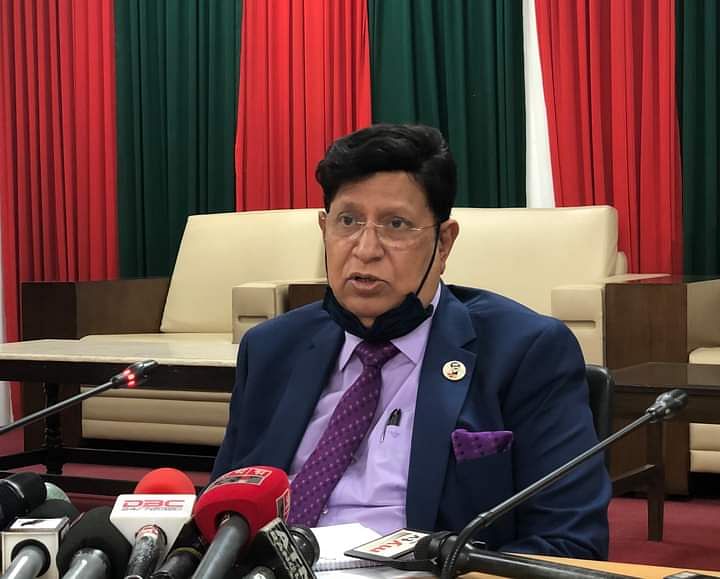 বাংলাদেশের পররাষ্ট্রমন্ত্রী এ কে আব্দুল মোমেন আজ রোববার তাঁর দপ্তরে সাংবাদিকদের সঙ্গে কথা বলেন